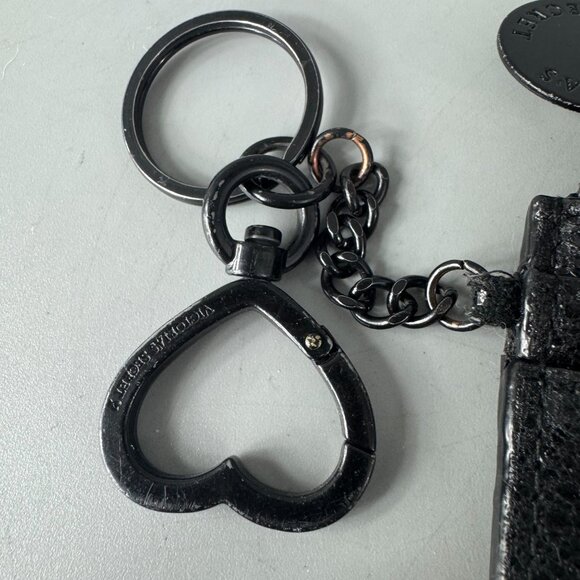 VICTORIA SECRET METALLIC CRACKLE HEART KEYCHAIN CARD CASE - Picture 2 of 14